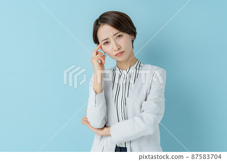 事業憂慮、身體狀況不佳、女性 事業憂慮、身體狀況不佳、女性 87583704