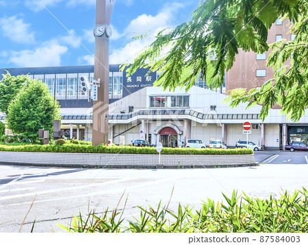 JR Shin-Etsu Main Line / Joetsu Shinkansen Nagaoka Station East Exit Rotary scenery 87584003