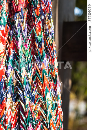 A thousand paper cranes 87584059