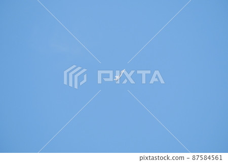 The shadow of a fighter that suddenly emerges The shadow of a fighter that suddenly emerges 87584561