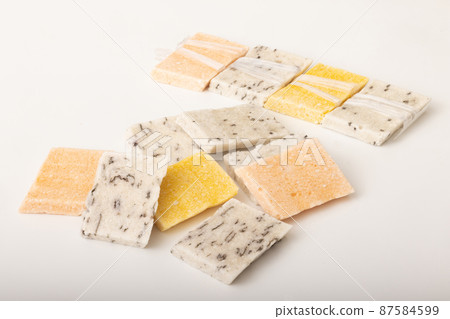 Dried mochi (carrot, shiso, pumpkin, sesame, aomame) Dried mochi (carrot, shiso, pumpkin, sesame, aomame) 87584599
