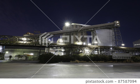 Factory night view and limestone unloading equipment seen from the Ube Industries Dedicated Road in Ube City, Yamaguchi Prefecture Factory night view and limestone unloading equipment seen from the Ube Industries Dedicated Road in Ube City, Yamaguchi Prefecture 87587094