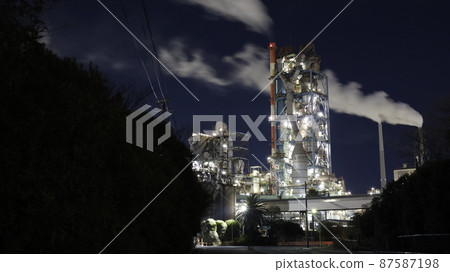 山口縣宇部市宇部工業專用道入口附近的工廠夜景 山口縣宇部市宇部工業專用道入口附近的工廠夜景 87587198