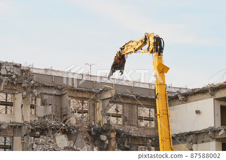 Heavy equipment for dismantling dilapidated public buildings Heavy equipment for dismantling dilapidated public buildings 87588002