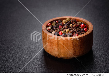 Black, red and white pepper in bowl on f black concrete background 87588318
