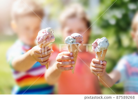 Group of children in the park eating cold ice cream. 87589268