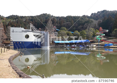 Gifu Family Park in early spring 87590746