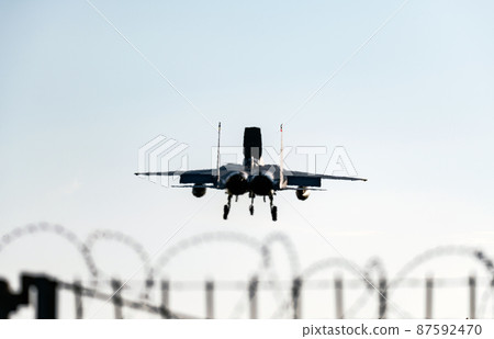 Fighter to land Fighter to land 87592470