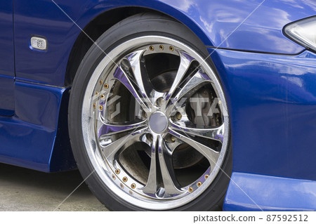 修改後的汽車輪胎平整度 修改後的汽車輪胎平整度 87592512