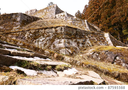 Iwamura Castle "Japan's Three Great Mountain Castles" with magnificent stone walls 87593388