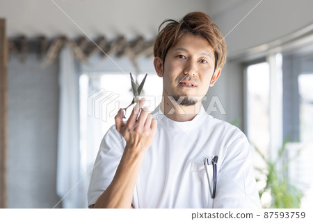 有剪刀的理髮師 87593759