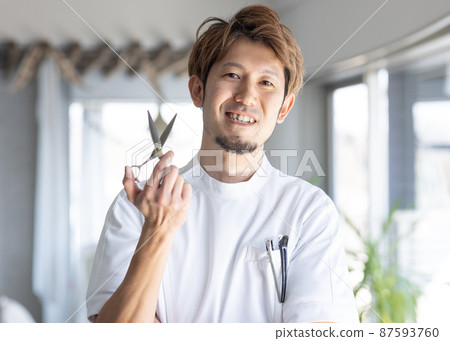 有剪刀的理髮師 87593760