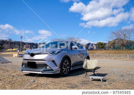 Day camp next to the car at Tashiro Sports Park in Aikawa Town, Kanagawa Prefecture 87595985
