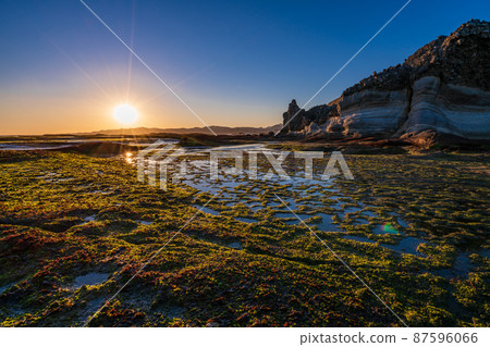 (Shimoda City, Shizuoka Prefecture) Sunset on Ebisu Island Sunset (Shimoda City, Shizuoka Prefecture) Sunset on Ebisu Island Sunset 87596066