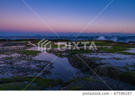 (Shimoda City, Shizuoka Prefecture) Rocky shore on Ebisu Island (Shimoda City, Shizuoka Prefecture) Rocky shore on Ebisu Island 87596287