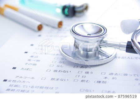 香煙、聽診器和問卷 香煙、聽診器和問卷 87596519