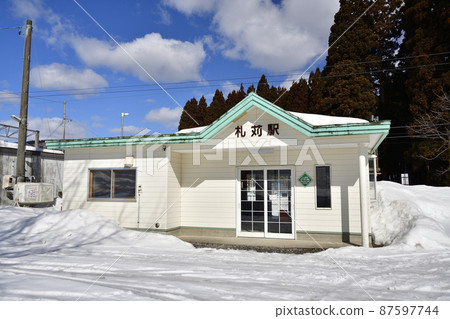 Photographed the scenery of the station building of South Hokkaido Railway Company Satsukari Station in Kikonai Town, Hokkaido in early spring 87597744