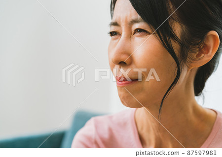 50多歲女性的眼部問題 87597981