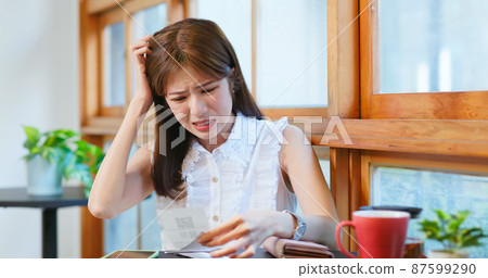 woman look at shopping bills 87599290