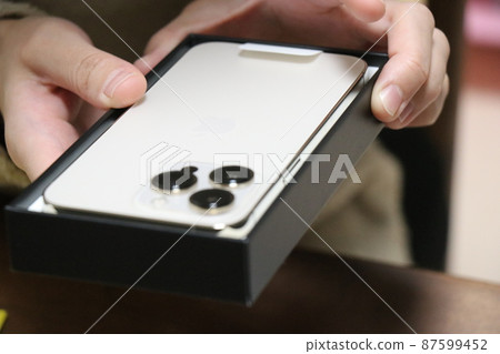 Put tempered glass on a new smartphone Put tempered glass on a new smartphone 87599452