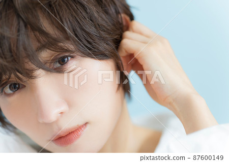 短頭髮的女人 87600149