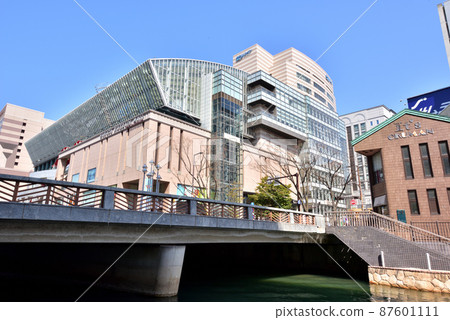 Hakata Riverain Mall 博多橋 博多川明治通 福岡市博多區下川端町 3-1 Hakata Riverain Mall 博多橋 博多川明治通 福岡市博多區下川端町 3-1 87601111