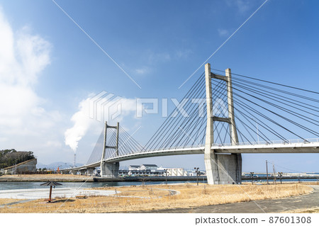 福島縣相馬市藍天和松川浦大橋 福島縣相馬市藍天和松川浦大橋 87601308