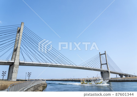 Blue Sky and Matsukawaura Ohashi, Soma City, Fukushima Prefecture 87601344