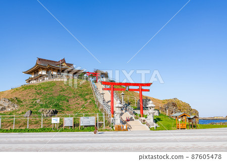 青森縣八戶市天氣晴朗的鹿島神社 青森縣八戶市天氣晴朗的鹿島神社 87605478