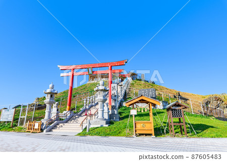 青森縣八戶市天氣晴朗的鹿島神社 青森縣八戶市天氣晴朗的鹿島神社 87605483