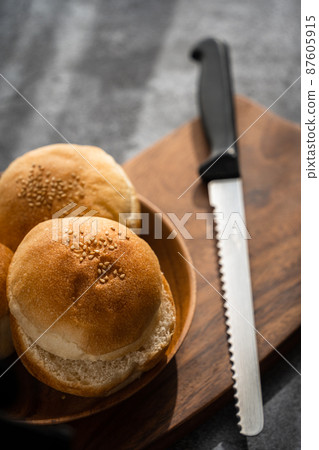 The buns 87605915