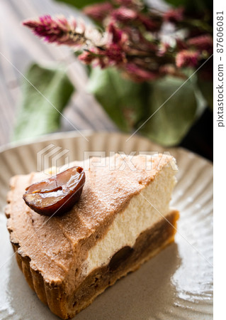 Chestnut tart 87606081
