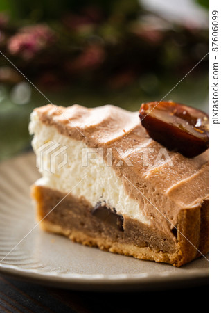 Chestnut tart 87606099