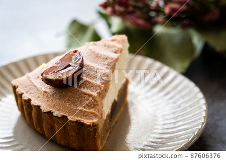 Chestnut tart 87606376