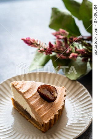 Chestnut tart 87606384