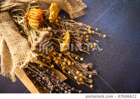 Dried flower  87606622