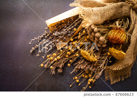 Dried flower  87606623