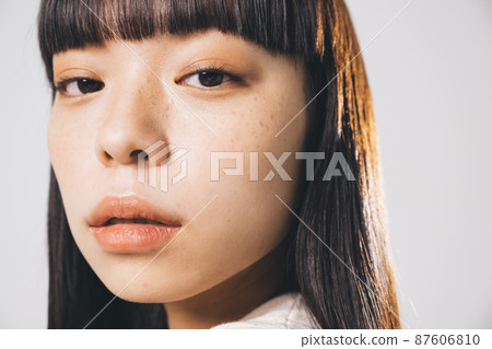 Natural beauty image of a woman in her 20s 87606810