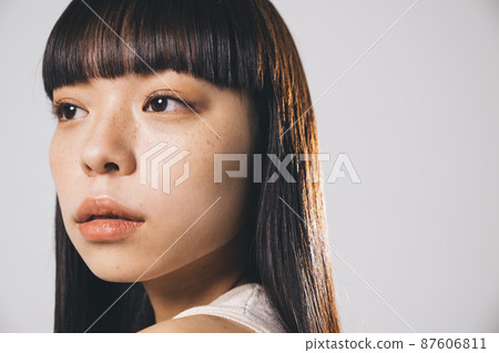 Natural beauty image of a woman in her 20s 87606811