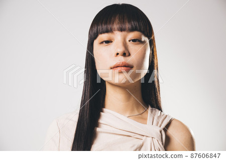 Natural beauty image of a woman in her 20s 87606847