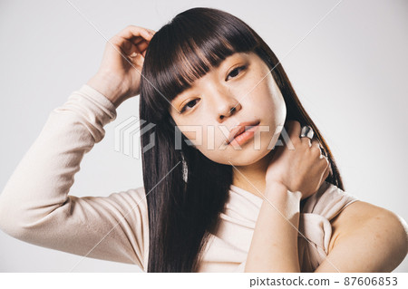 Natural beauty image of a woman in her 20s 87606853