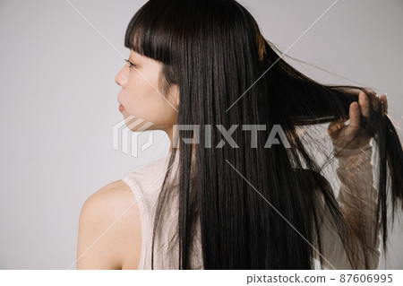 20多歲女性的頭髮護理和自然美形象 20多歲女性的頭髮護理和自然美形象 87606995