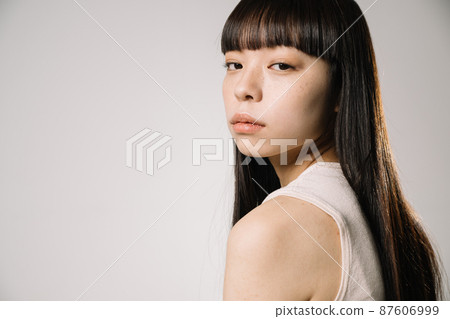 Natural beauty image of a woman in her 20s 87606999