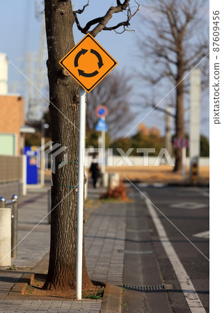 Image of a sign with a rotary 87609456