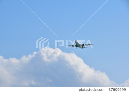 Plane sky 87609699