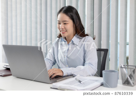 Businesswoman using laptop for financial and accounting work, Using computers to conduct financial transactions because the convenience, Freelancers work, Online communication, Internet, Wireless. 87610339