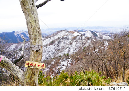 View of Mt. Ishizune from the summit of Mt. Senningatake in Tochigi View of Mt. Ishizune from the summit of Mt. Senningatake in Tochigi 87610741