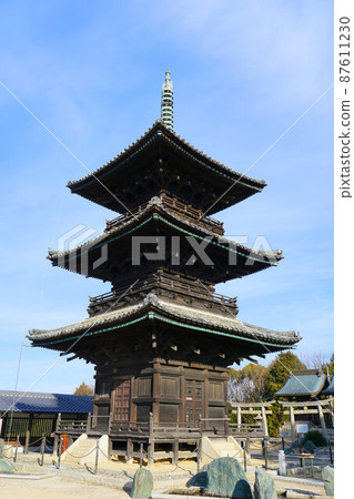 [Chugoku Kannon Sacred Ground] No. 2 Yokeiji Triple Pagoda and Winter Sunny Sky 3 Setouchi City, Okayama Prefecture 87611230