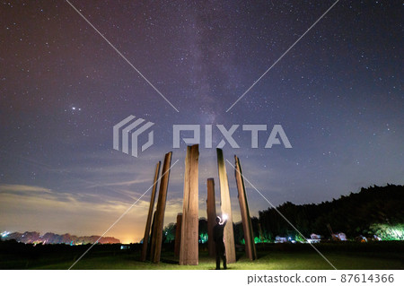 Unique ruins and starry sky Unique ruins and starry sky 87614366