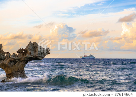 沖繩旅遊勝地 Heart Rock 和船 沖繩旅遊勝地 Heart Rock 和船 87614664